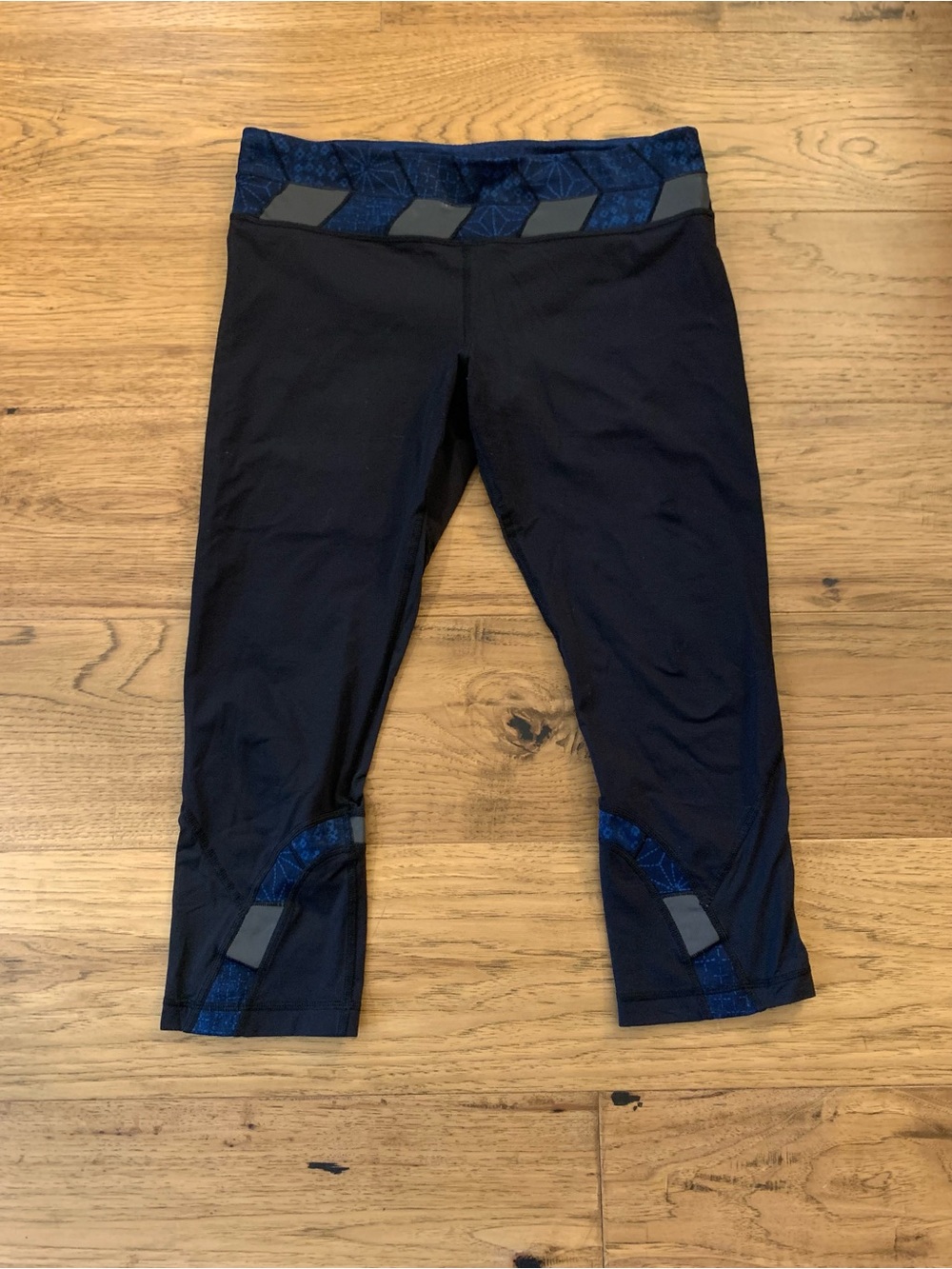 Women’s Navy Blue Athletic Capri Leggings